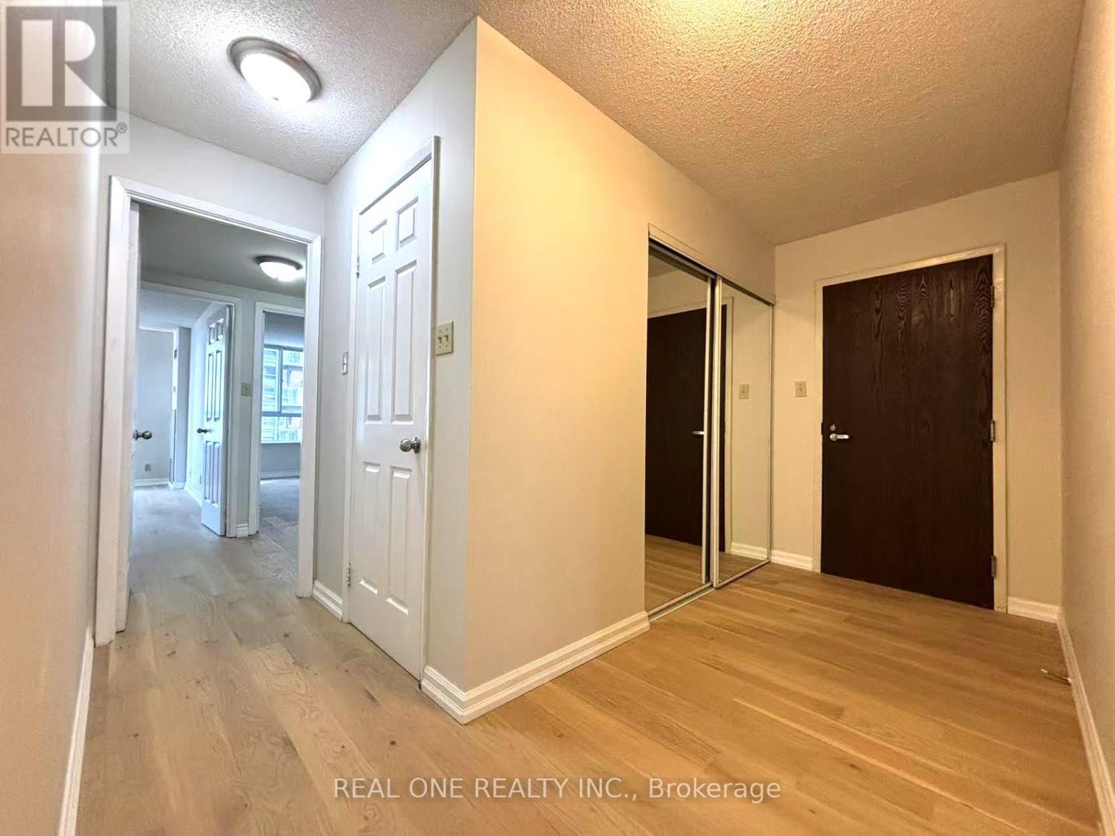 Photo 14 of 1012 711 Bay Street, Toronto ON