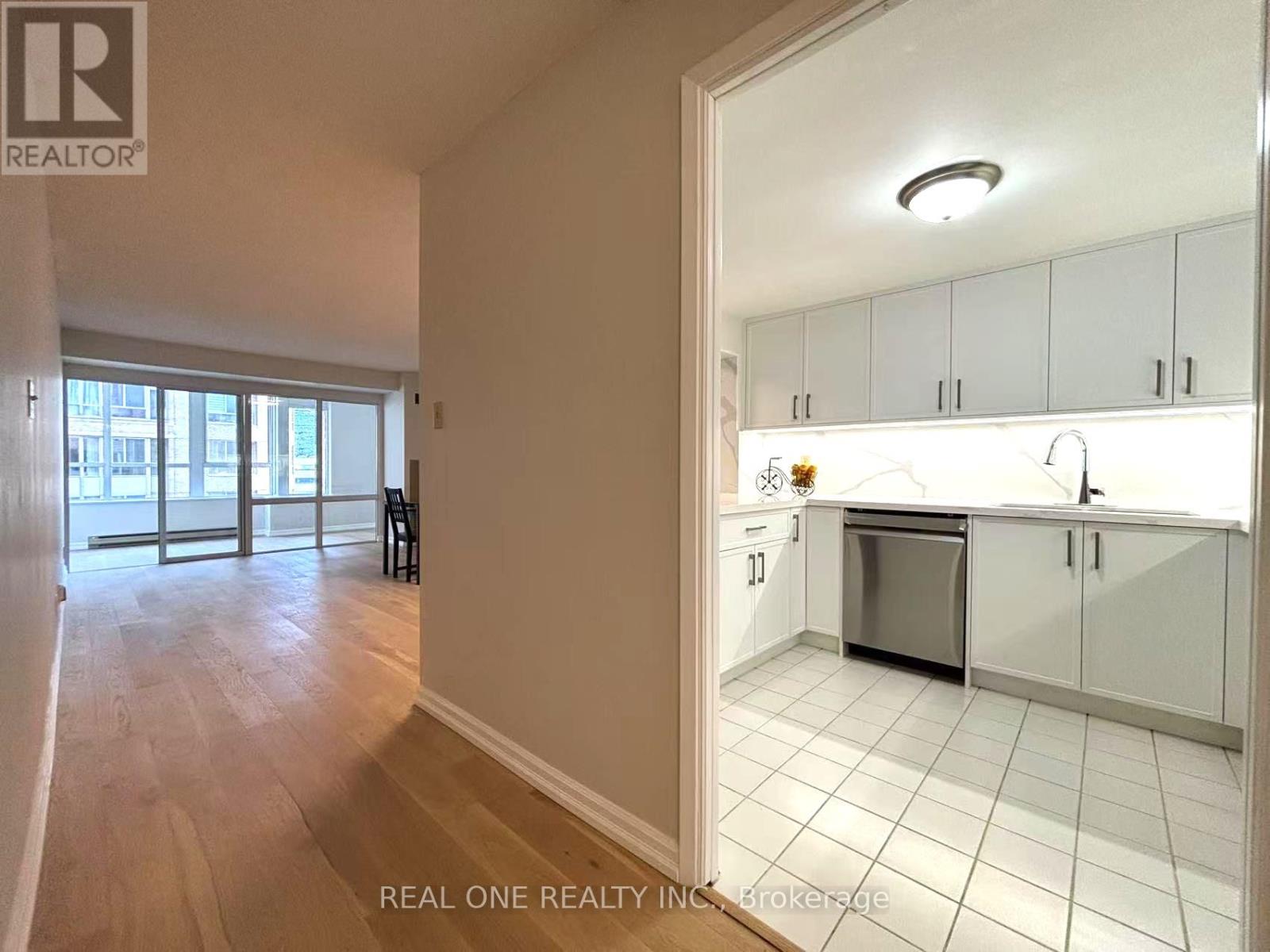 Photo 29 of 1012 711 Bay Street, Toronto ON