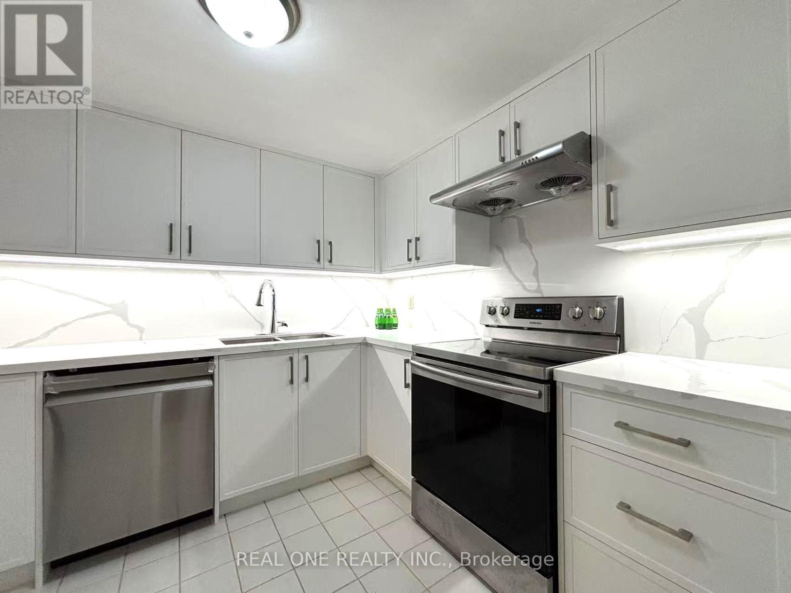 Photo 15 of 1012 711 Bay Street, Toronto ON