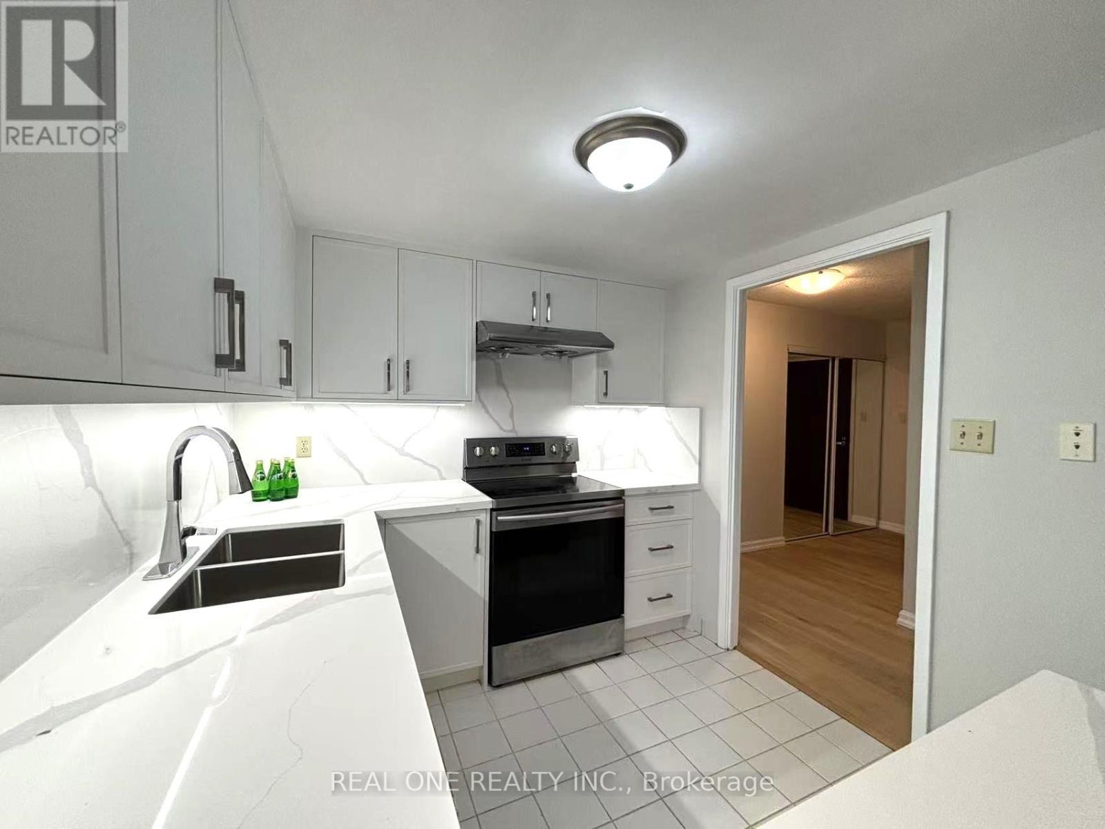 Photo 31 of 1012 711 Bay Street, Toronto ON