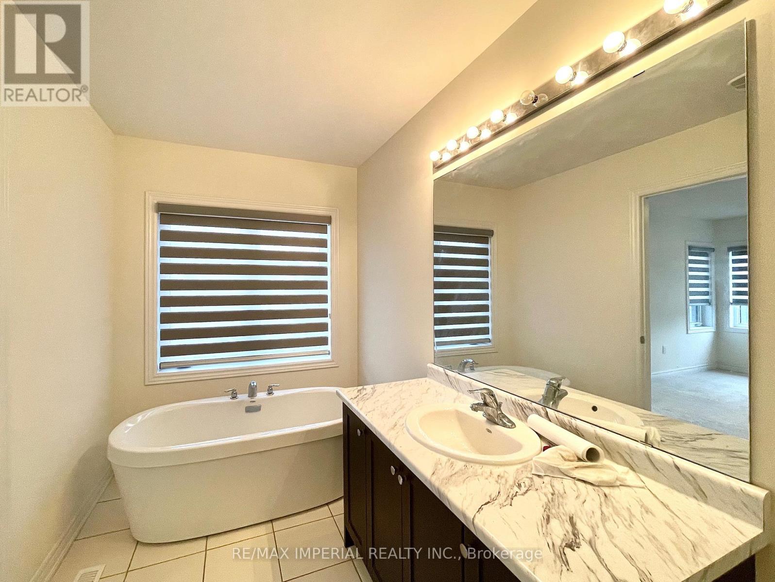 Photo 9 of 125 Wesmina Avenue, Whitchurchstouffville ON