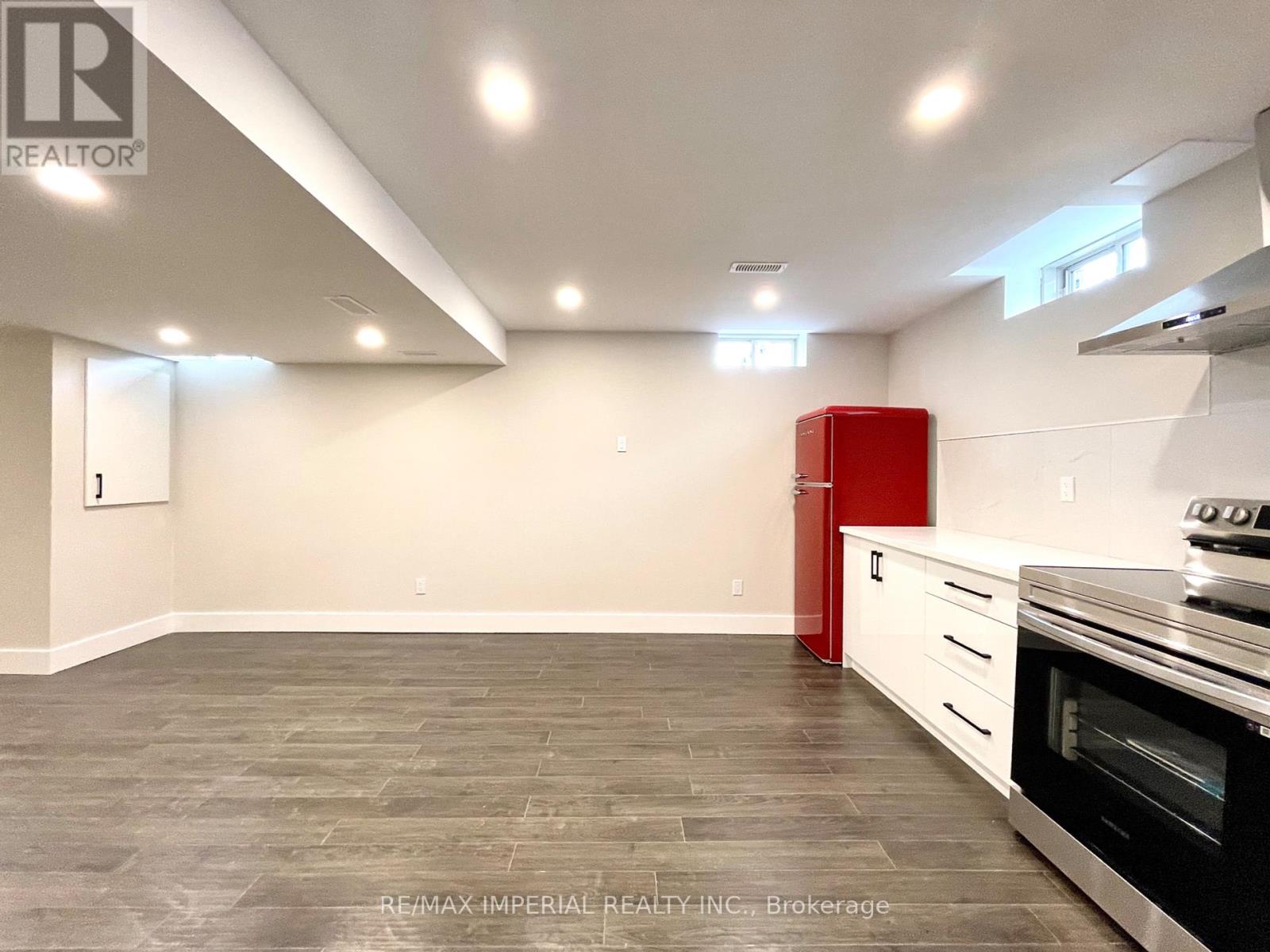 Photo 6 of 125 Wesmina Avenue, Whitchurchstouffville ON