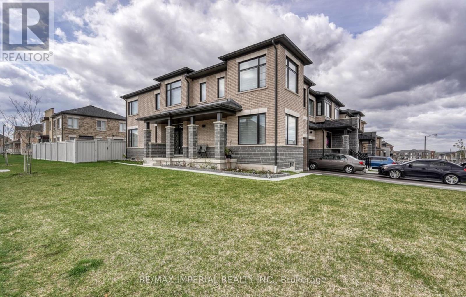 Photo 2 of 125 Wesmina Avenue, Whitchurchstouffville ON