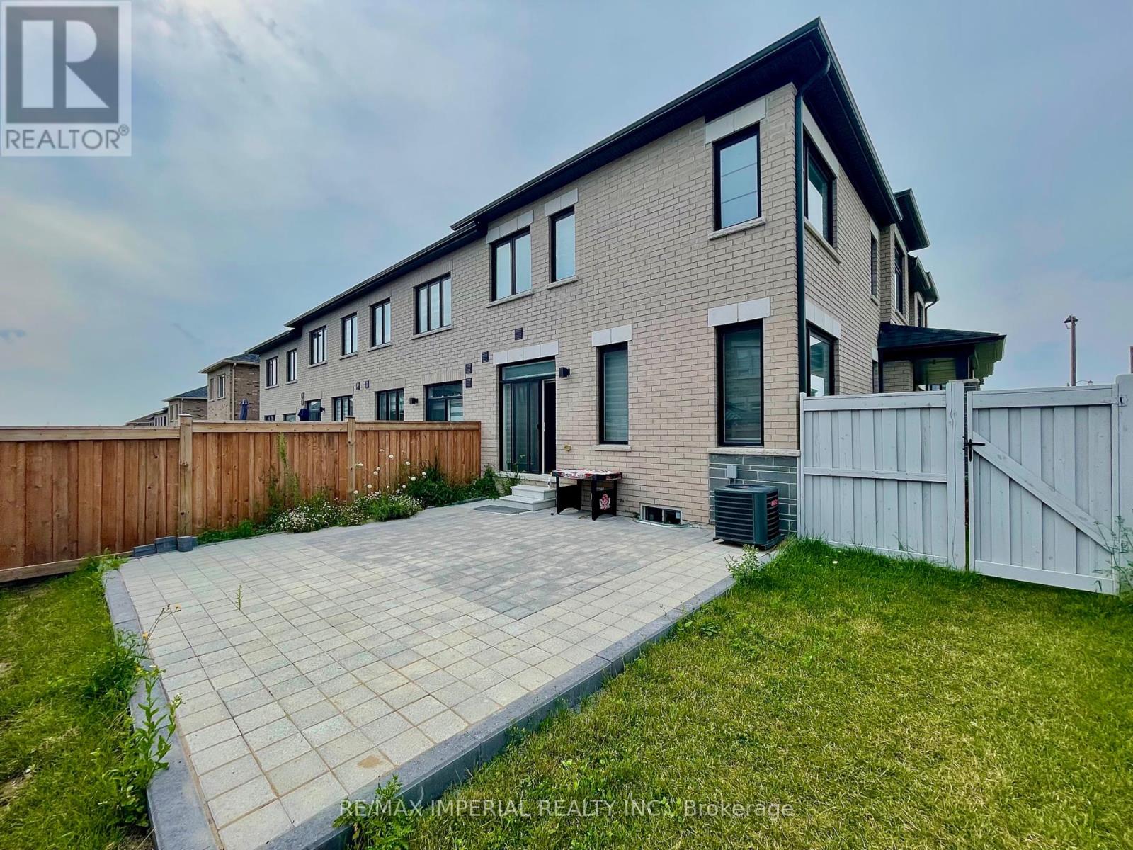 Photo 10 of 125 Wesmina Avenue, Whitchurchstouffville ON