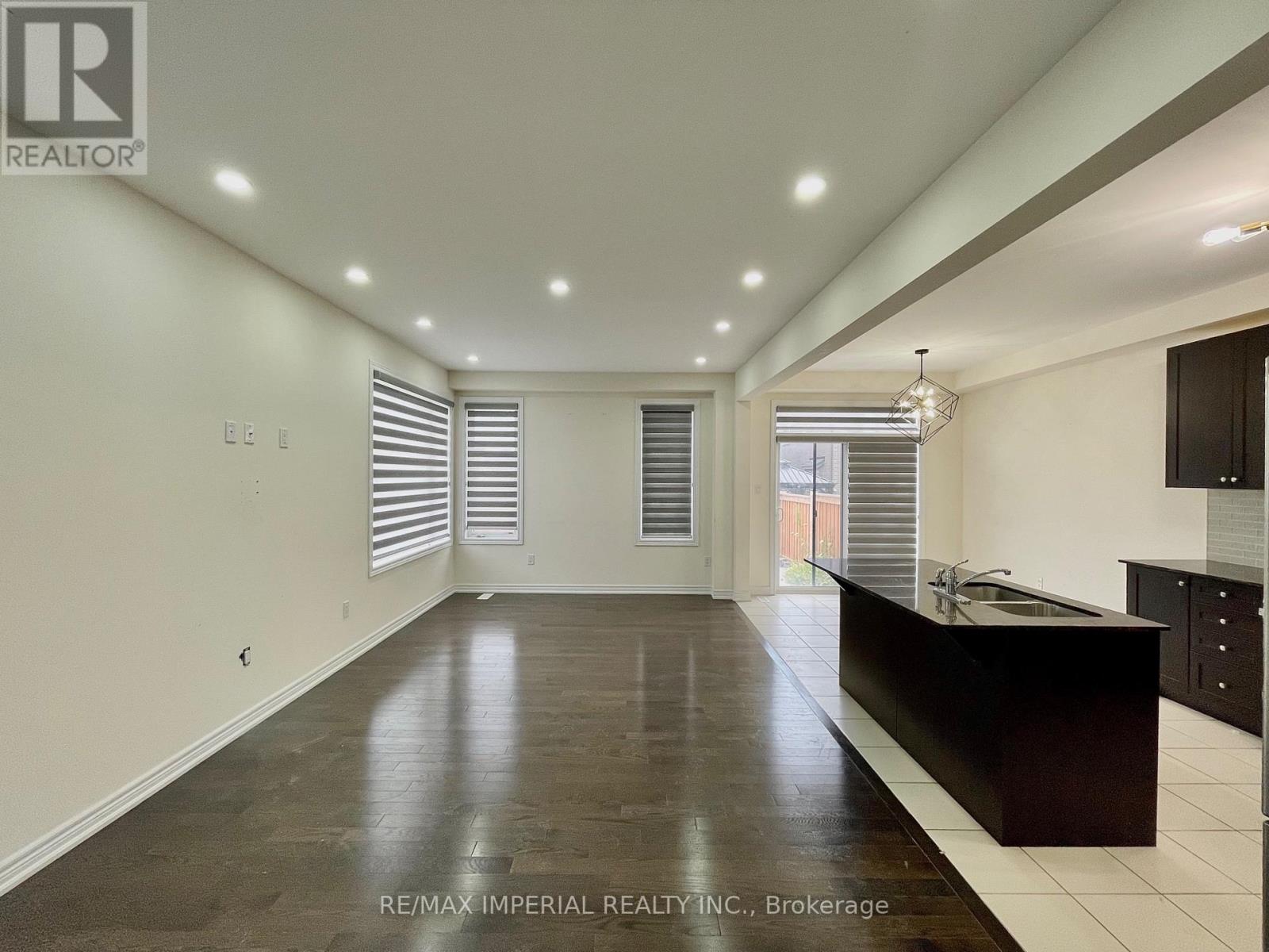 Photo 16 of 125 Wesmina Avenue, Whitchurchstouffville ON