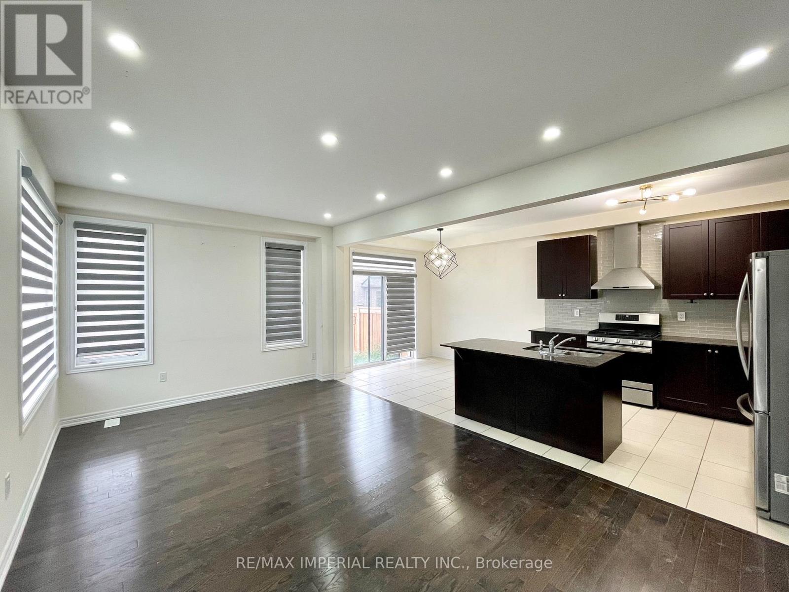 Photo 18 of 125 Wesmina Avenue, Whitchurchstouffville ON