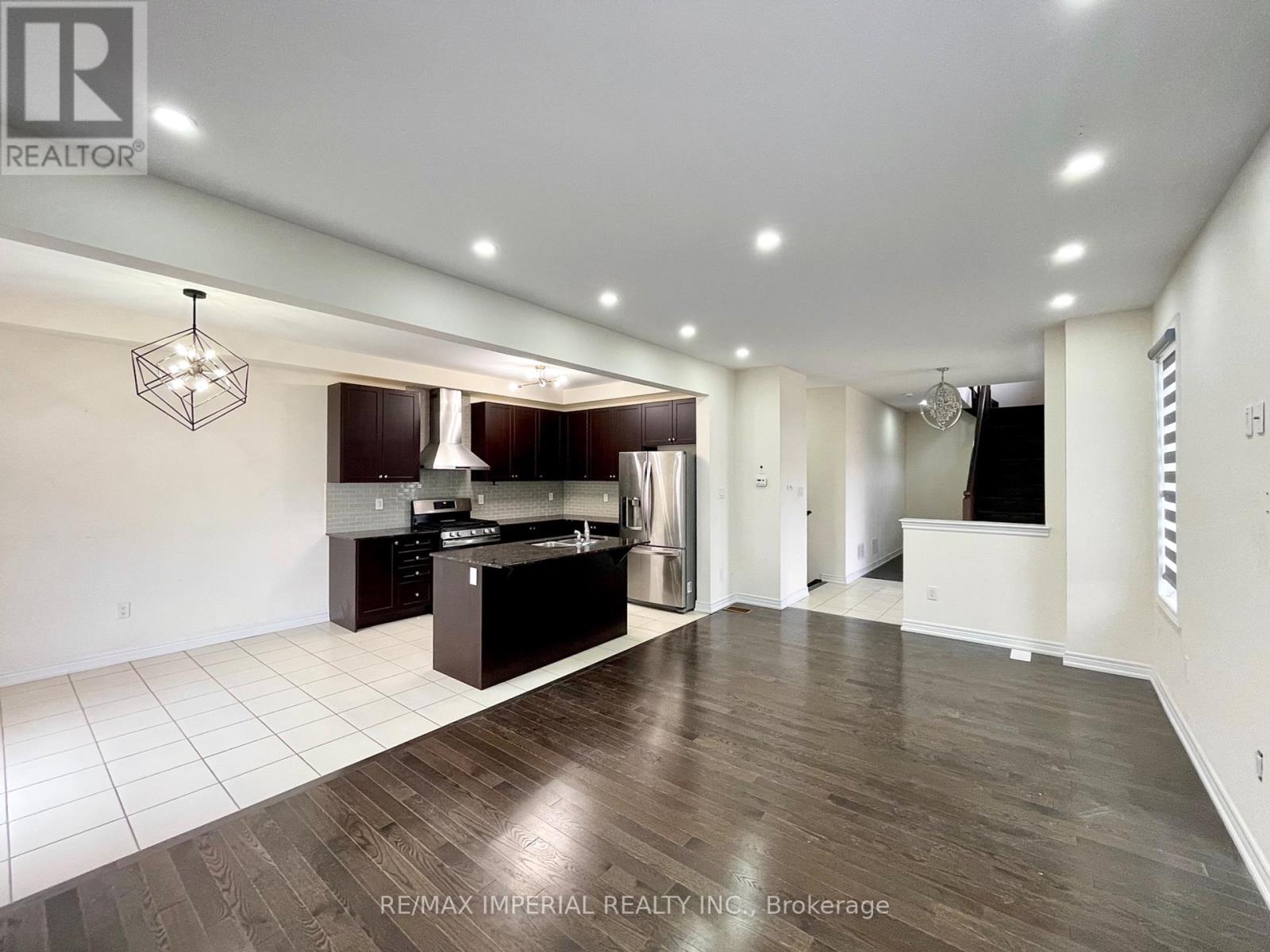 Photo 3 of 125 Wesmina Avenue, Whitchurchstouffville ON