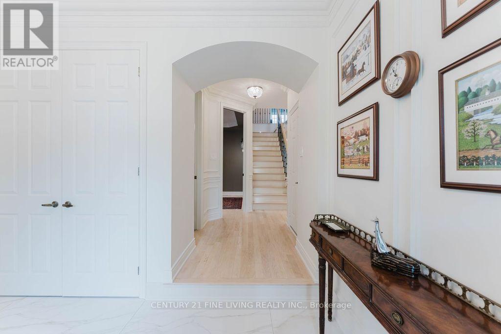 Photo 5 of 96 Wolf Creek Crescent, Vaughan ON