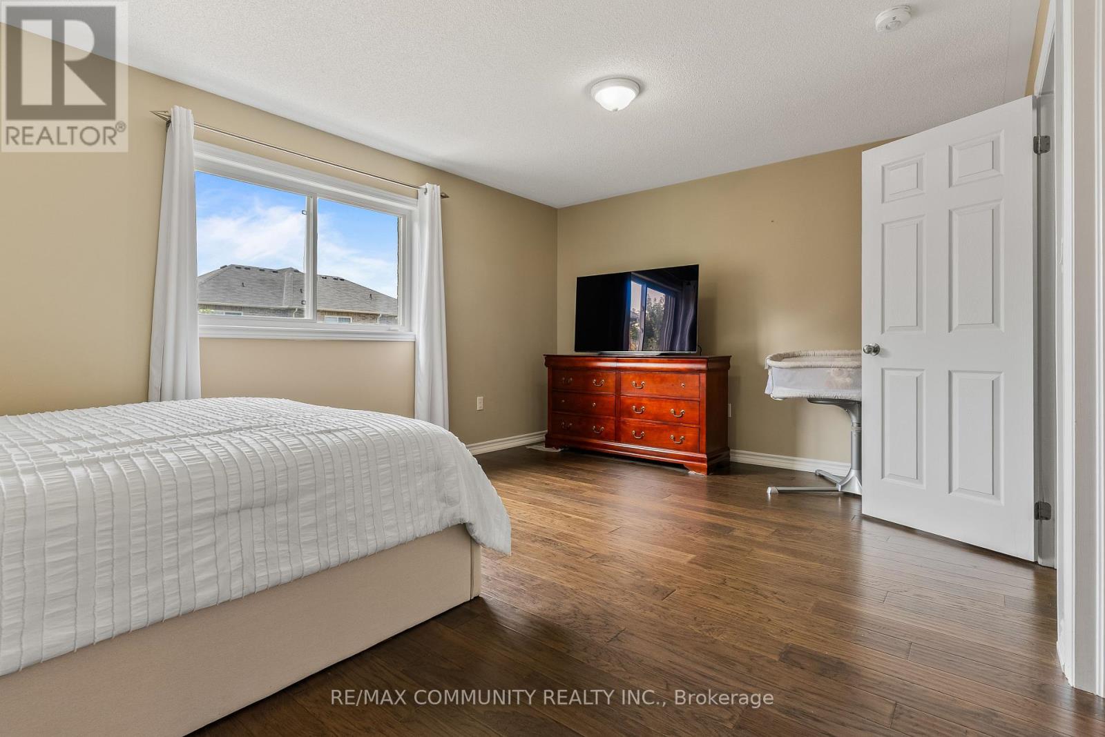 Photo 17 of 6 Ken Bromley Lane, Clarington ON