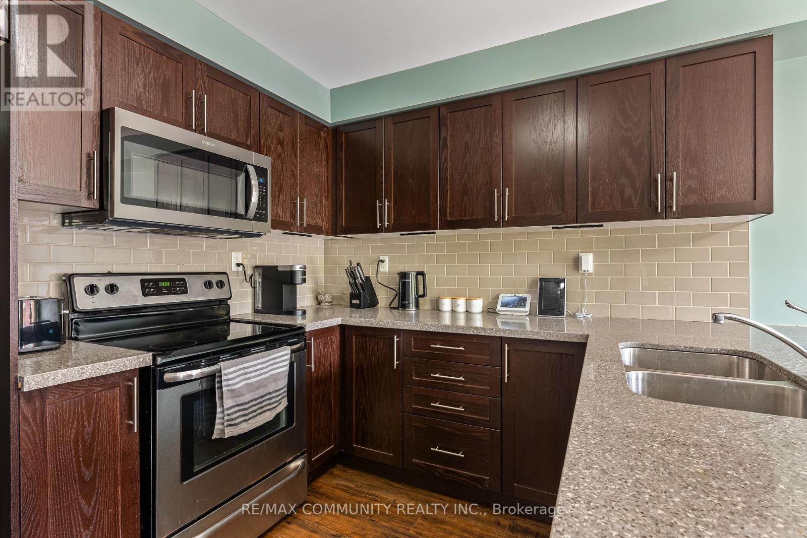 Photo 29 of 6 Ken Bromley Lane, Clarington ON