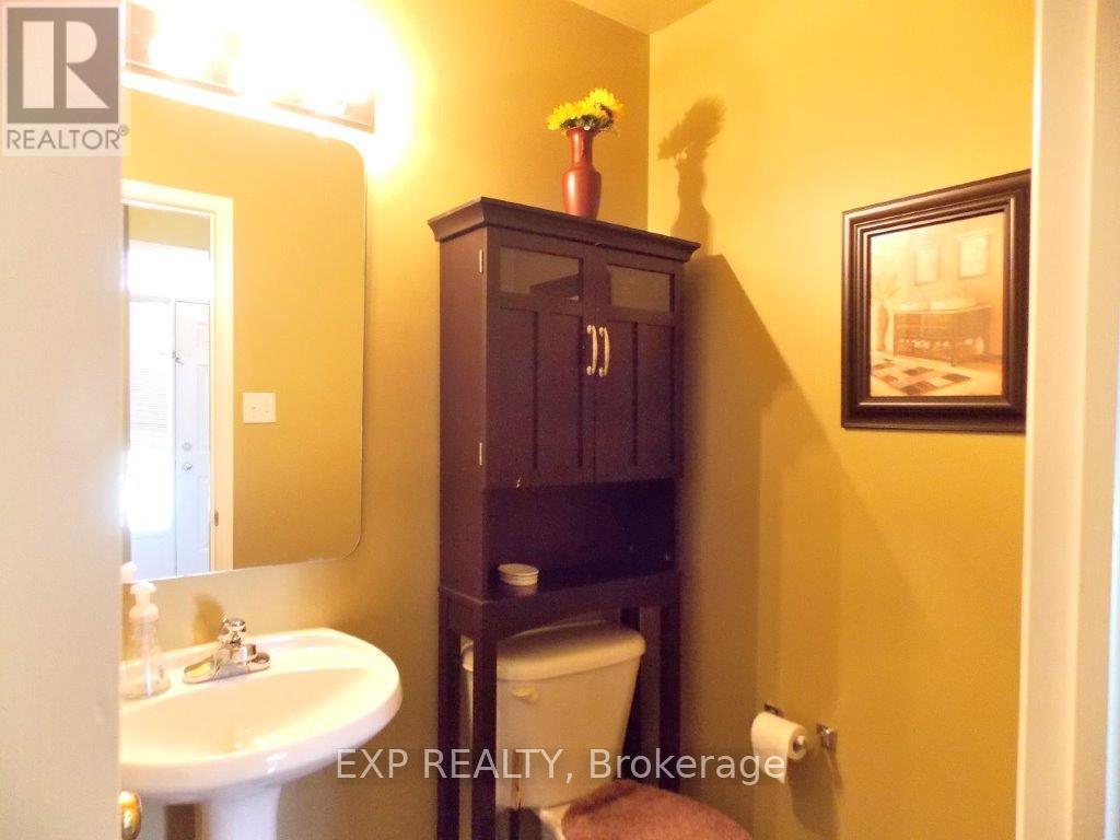 Photo 11 of 129 Annapolis Circle, Ottawa ON
