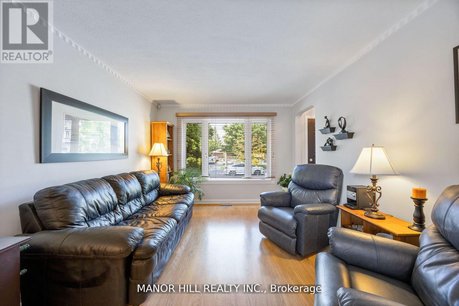 Photo 9 of 31 Chartwell Road, Toronto ON
