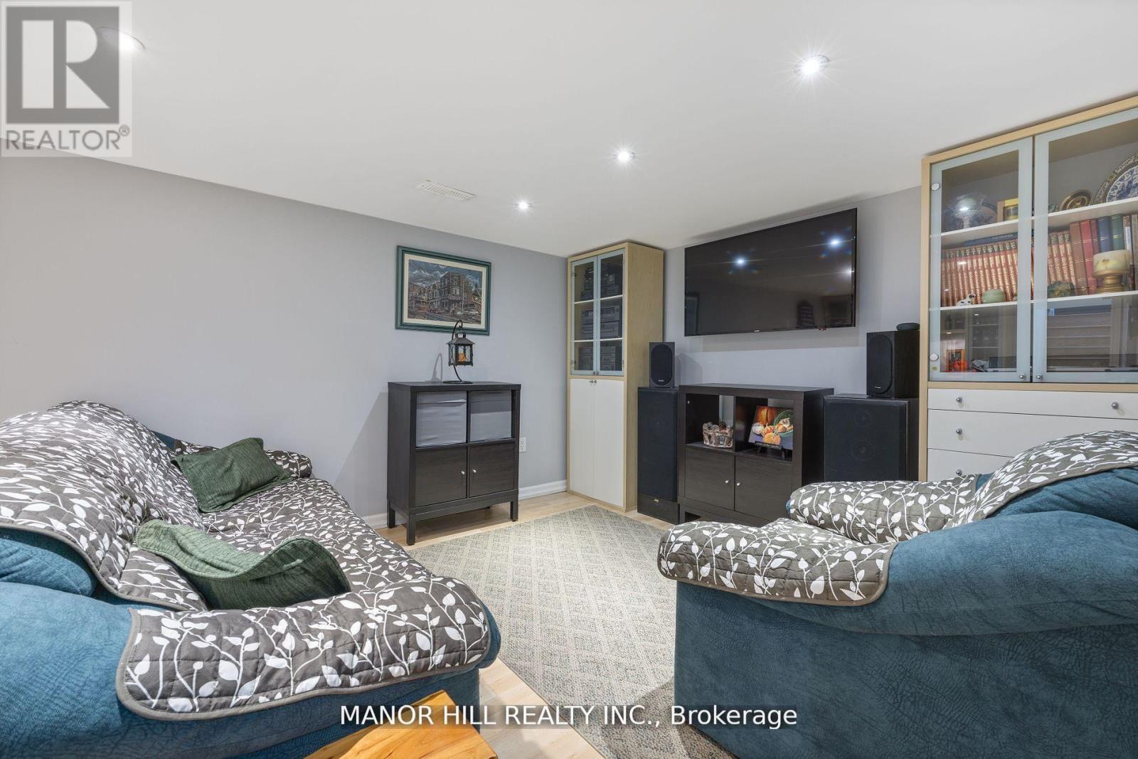 Photo 25 of 31 Chartwell Road, Toronto ON