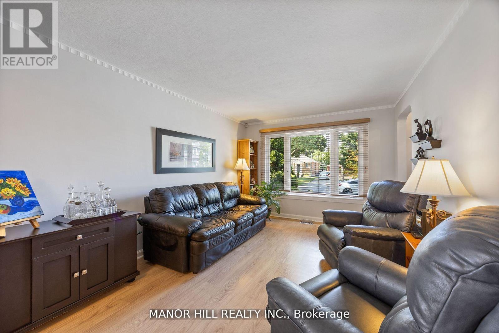 Photo 23 of 31 Chartwell Road, Toronto ON