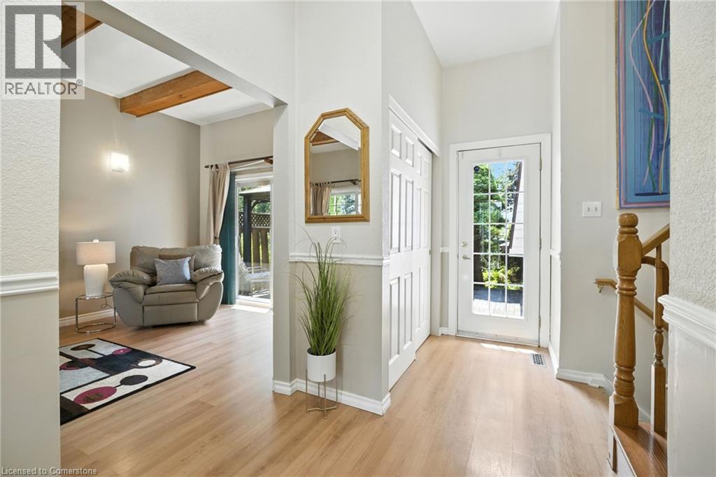 Photo 10 of 618 Empress Crescent, Burlington ON