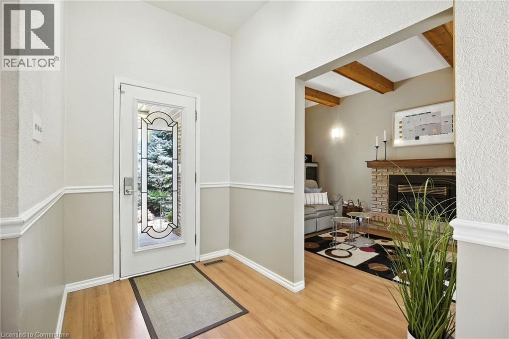 Photo 11 of 618 Empress Crescent, Burlington ON