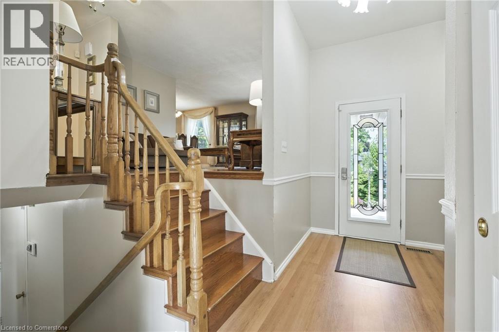 Photo 12 of 618 Empress Crescent, Burlington ON