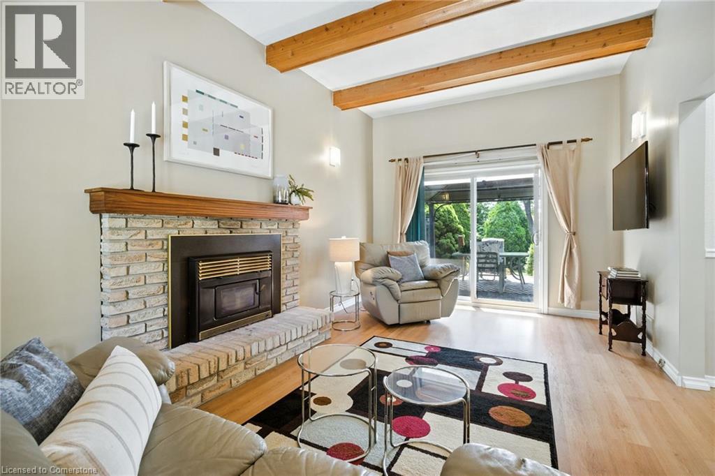 Photo 14 of 618 Empress Crescent, Burlington ON