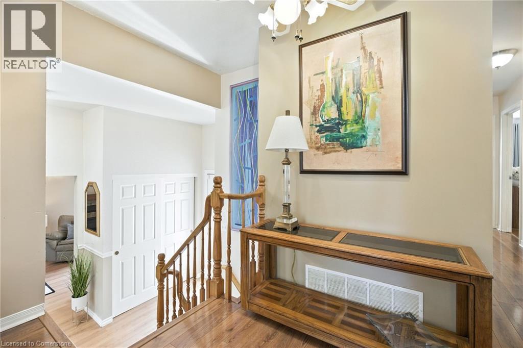Photo 16 of 618 Empress Crescent, Burlington ON