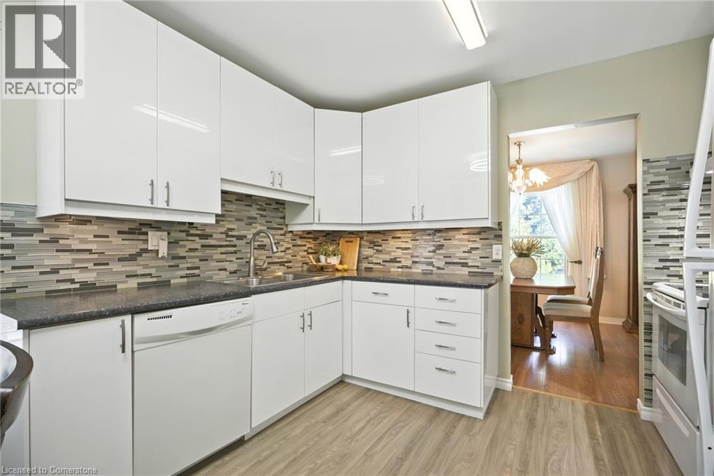 Photo 19 of 618 Empress Crescent, Burlington ON