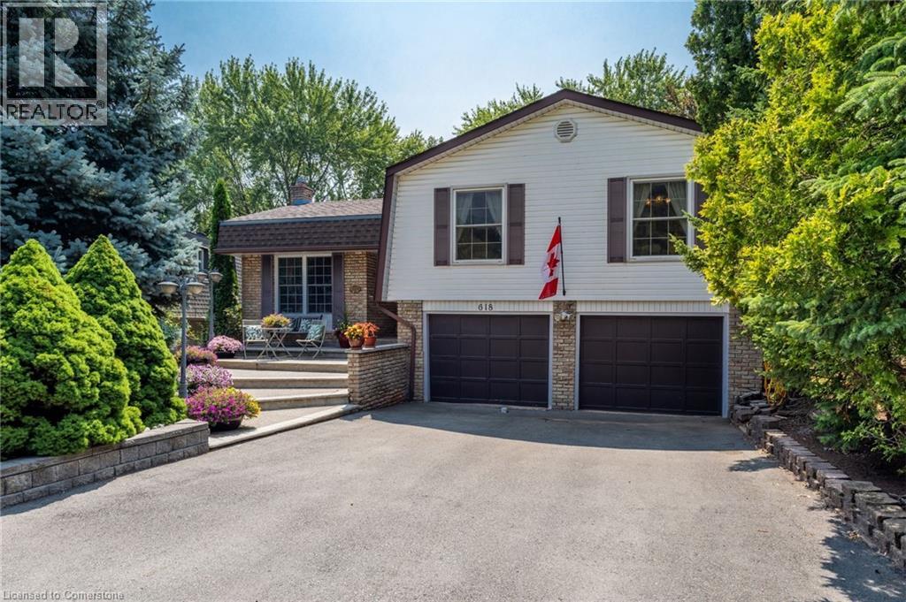 Photo 2 of 618 Empress Crescent, Burlington ON