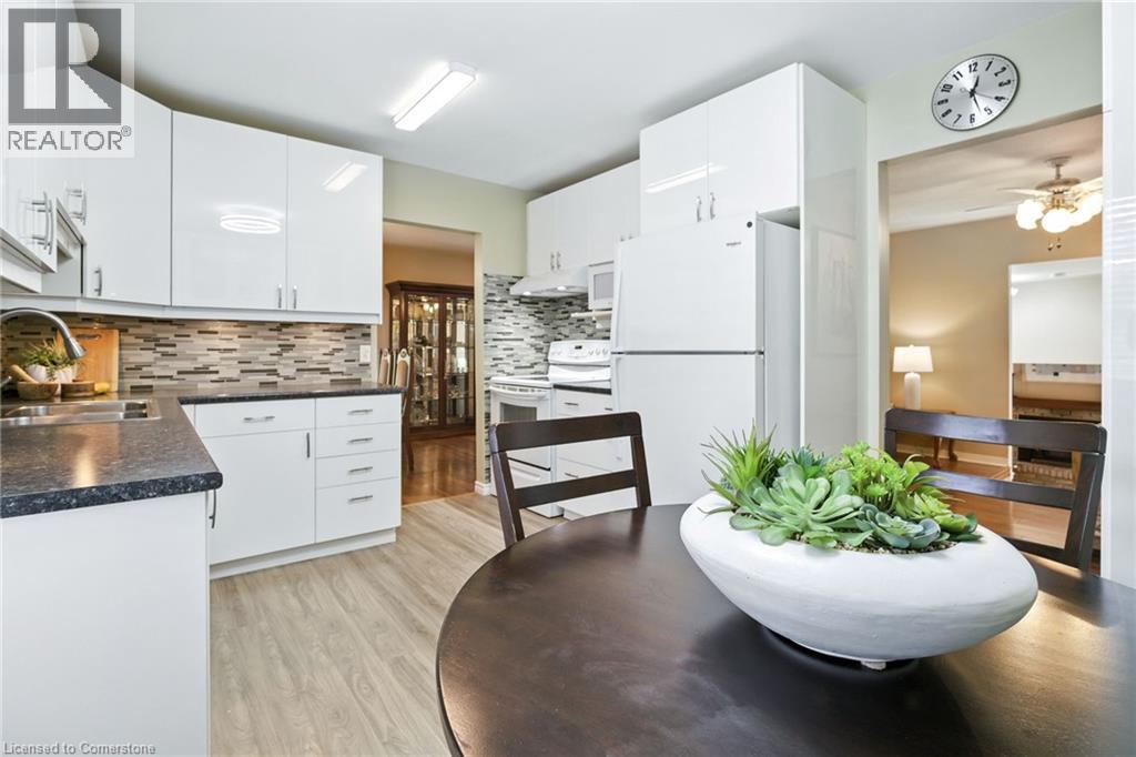 Photo 20 of 618 Empress Crescent, Burlington ON
