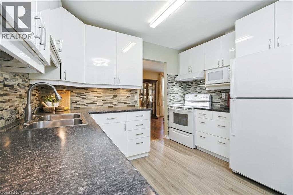 Photo 21 of 618 Empress Crescent, Burlington ON