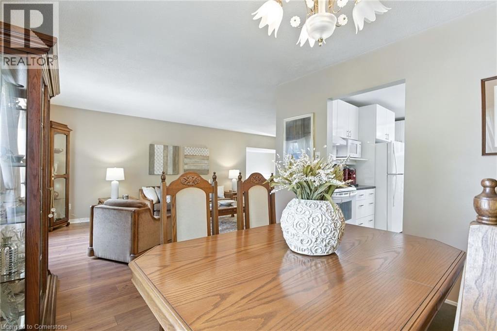 Photo 23 of 618 Empress Crescent, Burlington ON
