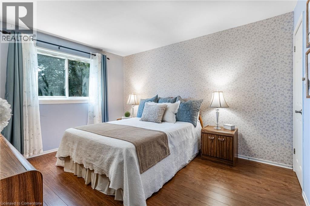 Photo 30 of 618 Empress Crescent, Burlington ON