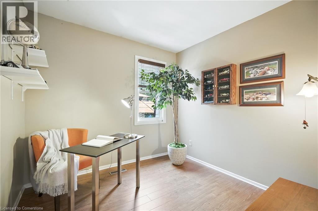 Photo 32 of 618 Empress Crescent, Burlington ON