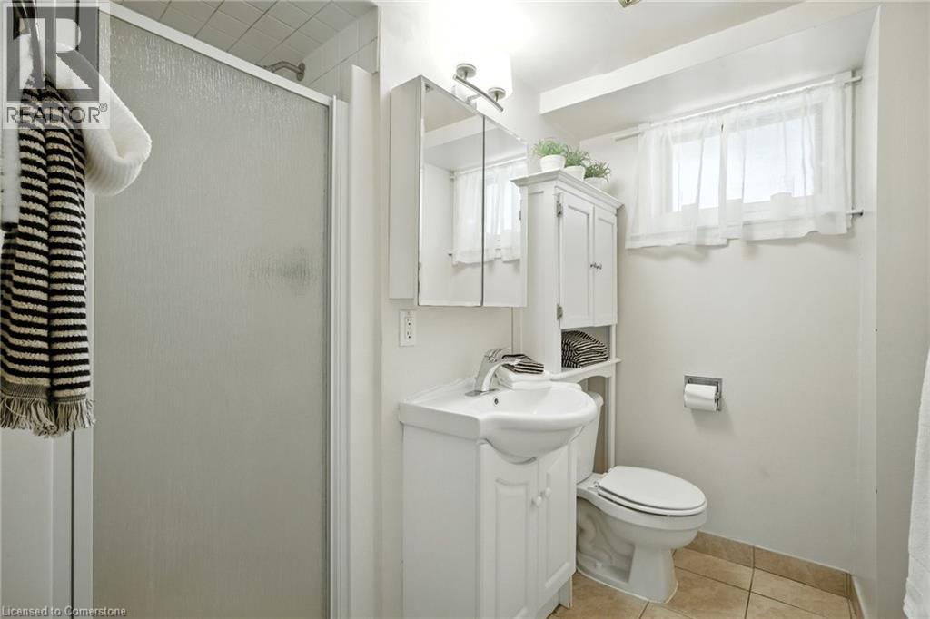 Photo 34 of 618 Empress Crescent, Burlington ON