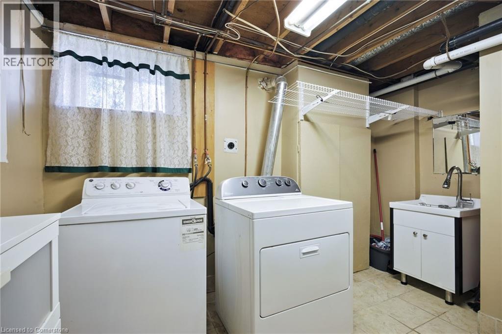 Photo 36 of 618 Empress Crescent, Burlington ON
