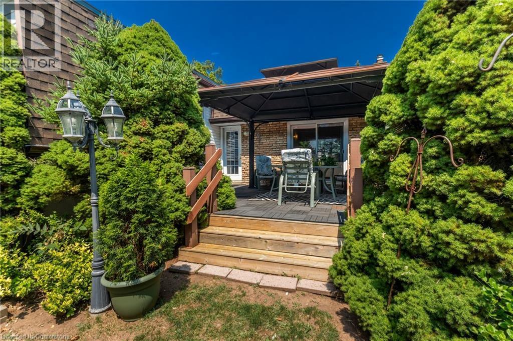 Photo 39 of 618 Empress Crescent, Burlington ON