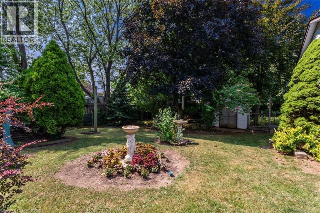 Photo 40 of 618 Empress Crescent, Burlington ON