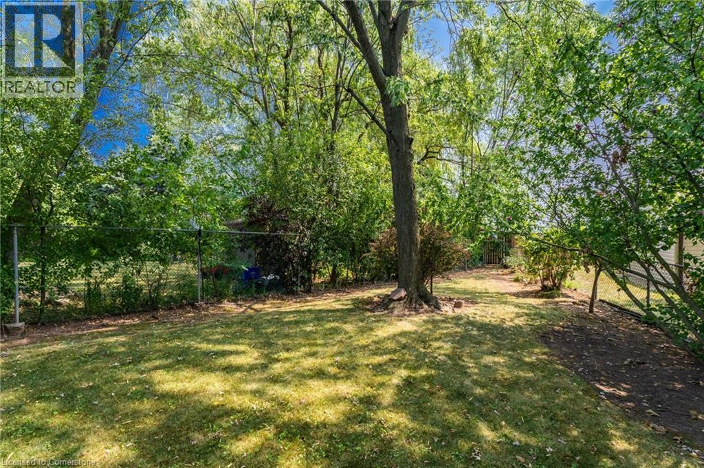 Photo 41 of 618 Empress Crescent, Burlington ON
