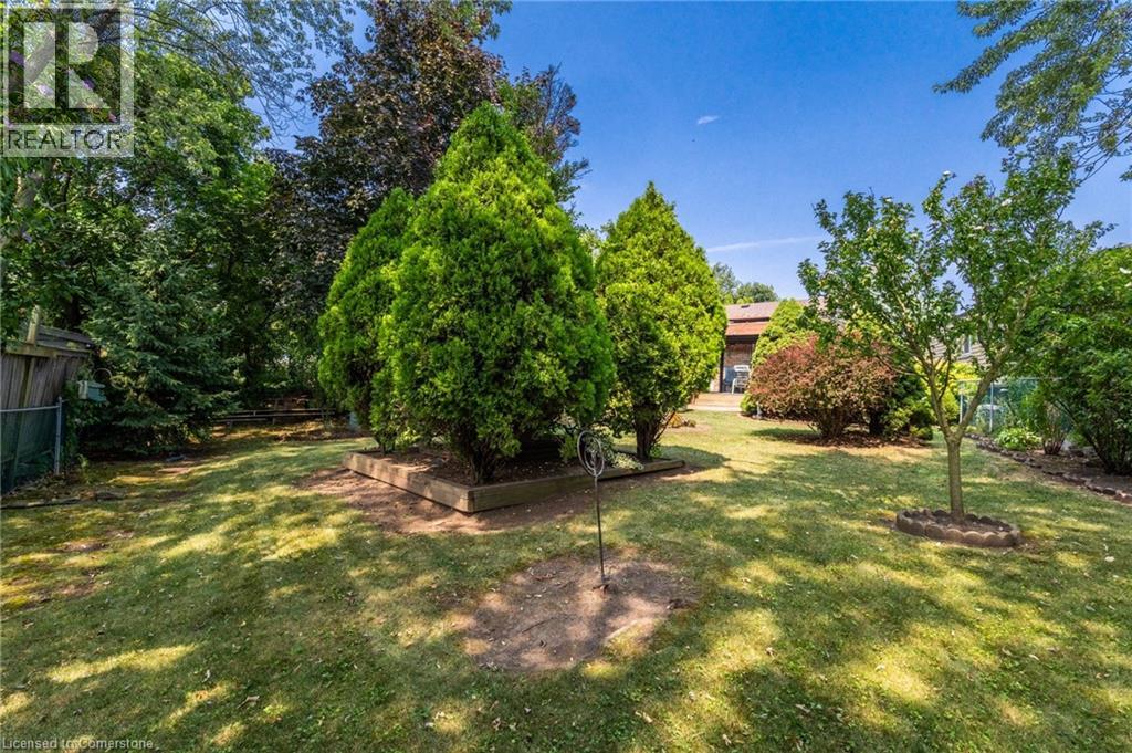 Photo 42 of 618 Empress Crescent, Burlington ON