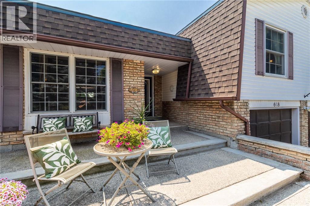 Photo 7 of 618 Empress Crescent, Burlington ON