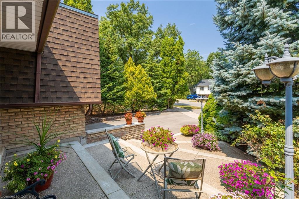 Photo 8 of 618 Empress Crescent, Burlington ON