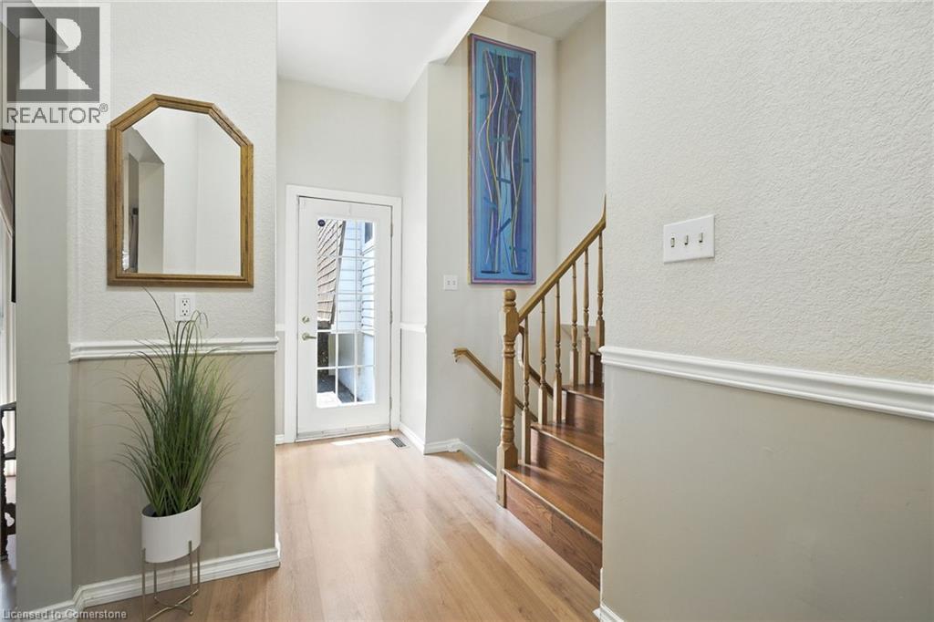 Photo 9 of 618 Empress Crescent, Burlington ON