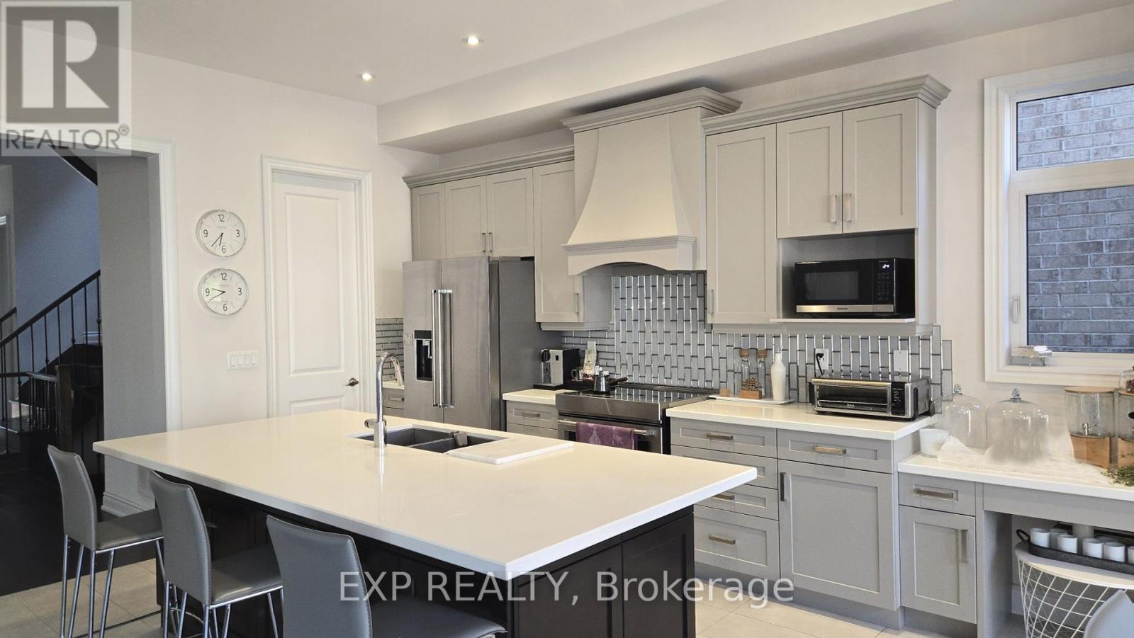 Photo 4 of 3102 Millicent Avenue, Oakville ON