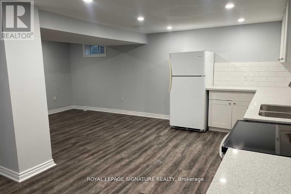 Photo 8 of 2438 Padstow Crescent, Mississauga ON