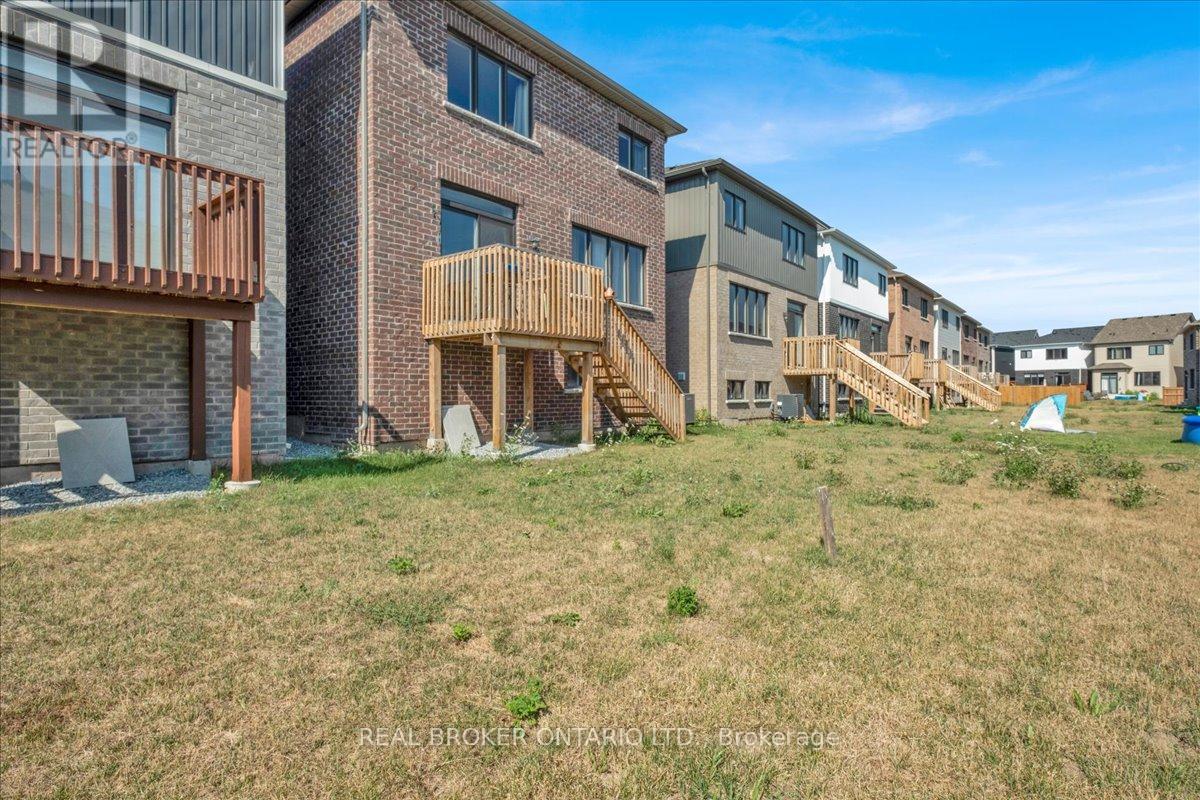 Photo 31 of 73 Stern Drive, Welland ON