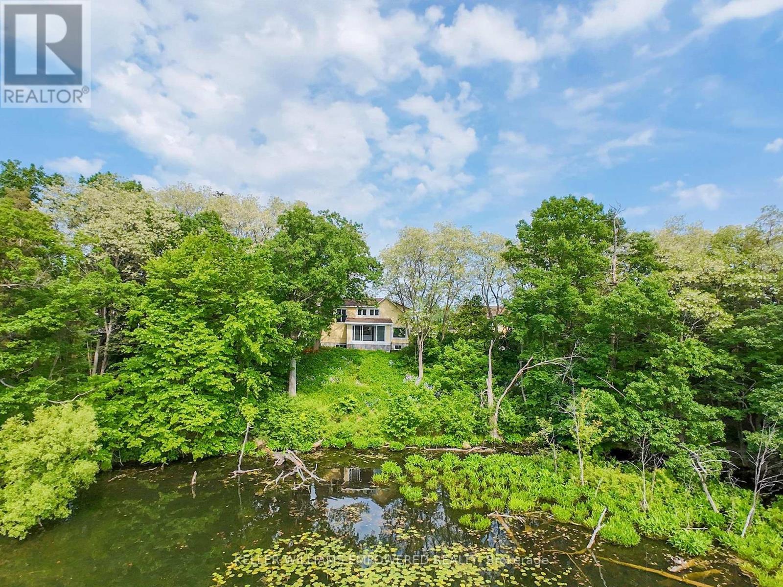Photo 14 of 8 Macleod Estate Court, Richmond Hill ON
