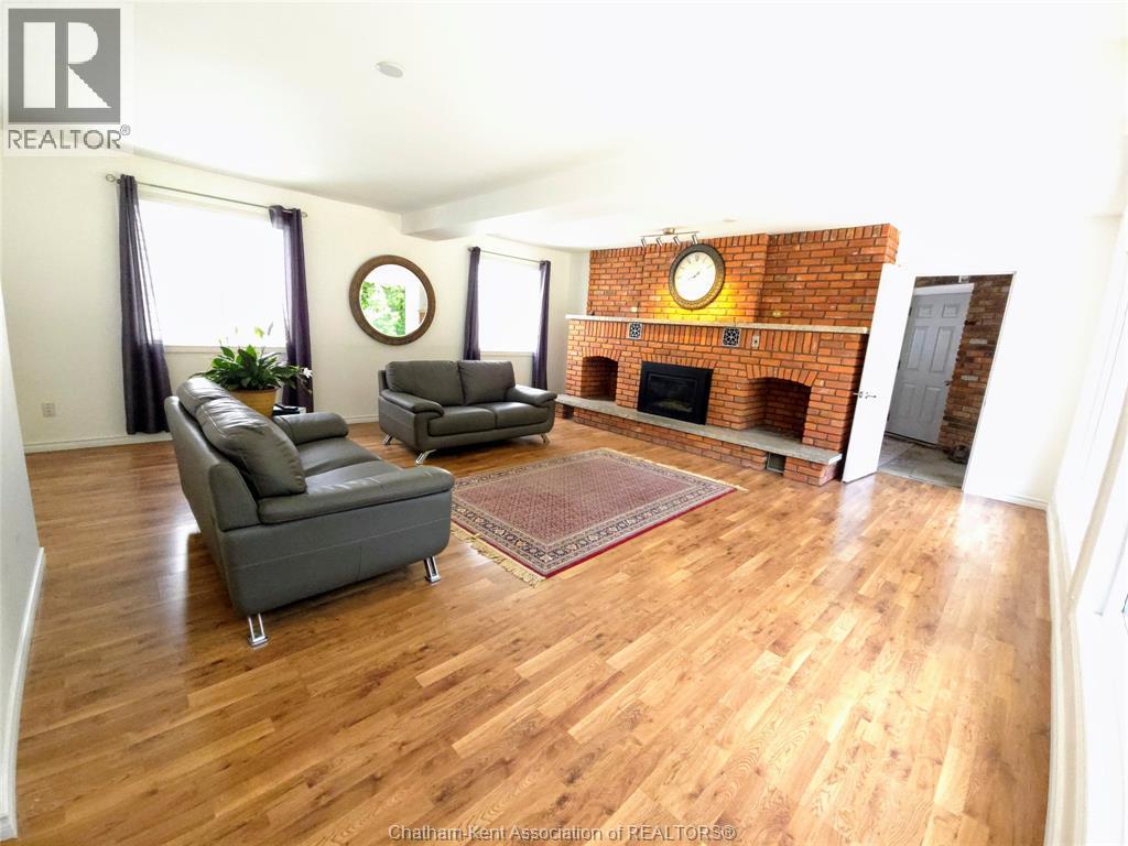 Photo 15 of 229 Elizabeth Street, Chatham ON