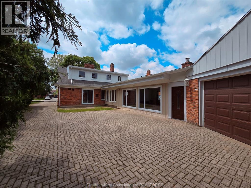 Photo 5 of 229 Elizabeth Street, Chatham ON