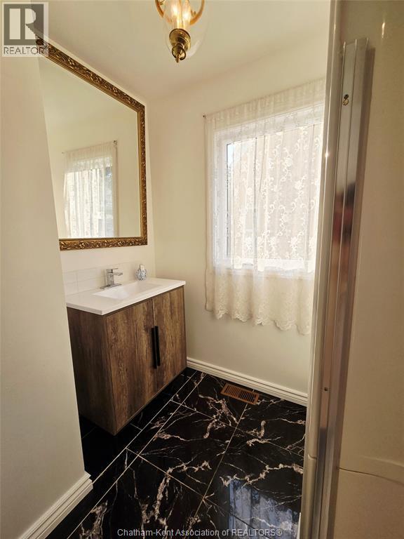 Photo 22 of 229 Elizabeth Street, Chatham ON