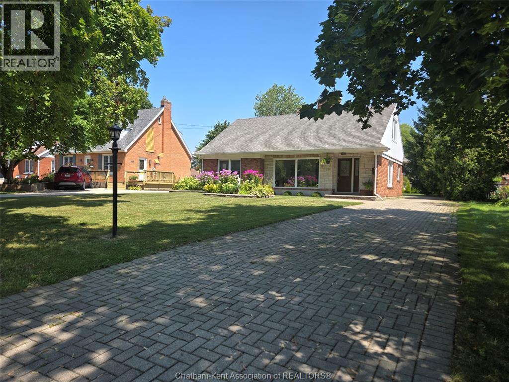 Photo 3 of 229 Elizabeth Street, Chatham ON