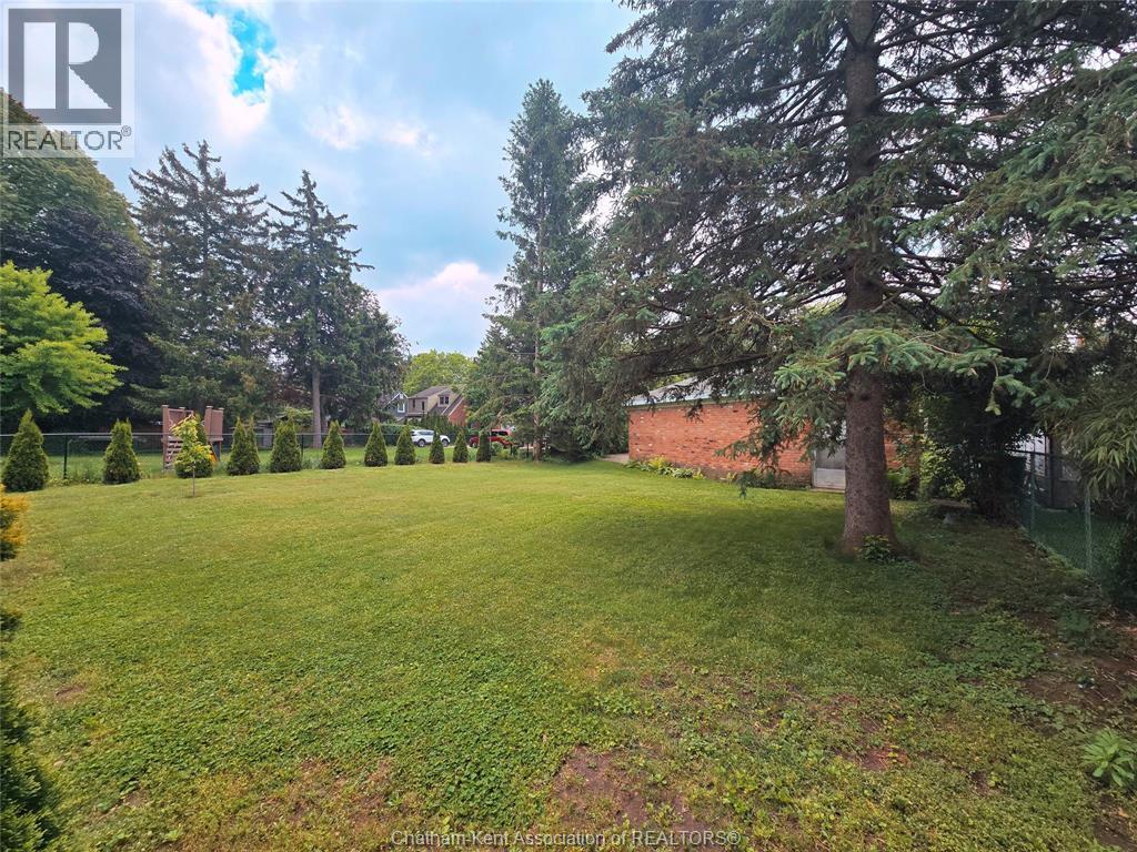 Photo 7 of 229 Elizabeth Street, Chatham ON