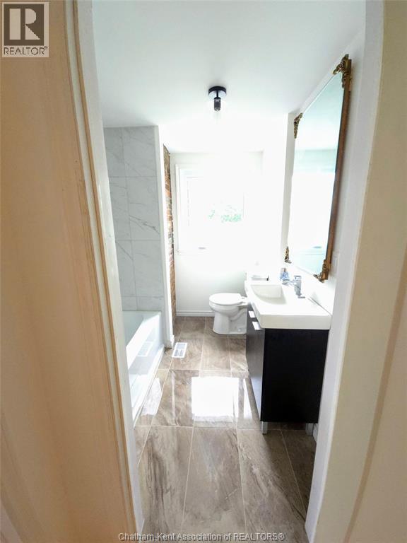 Photo 31 of 229 Elizabeth Street, Chatham ON
