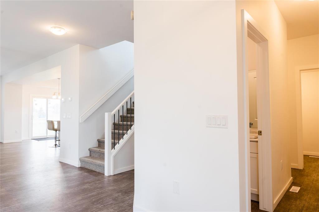 Photo 33 of 133 Blackbird Way, Grande Pointe MB